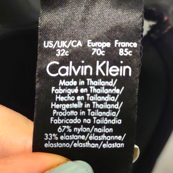 Calvin Klein Strapless Black Push-Up Bra 32C - Picture 6 of 9